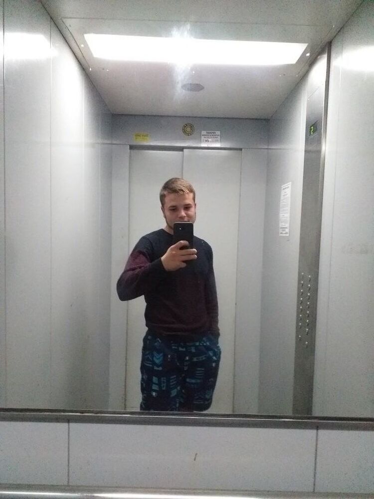  18049742  Andrei, 26 ,    