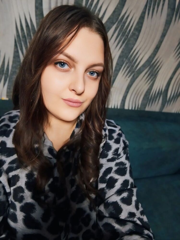  51104012  Viktoria, 24 ,    