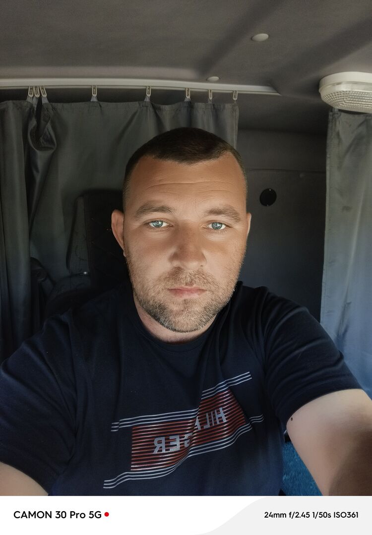  53433172  Andrei, 40 ,    