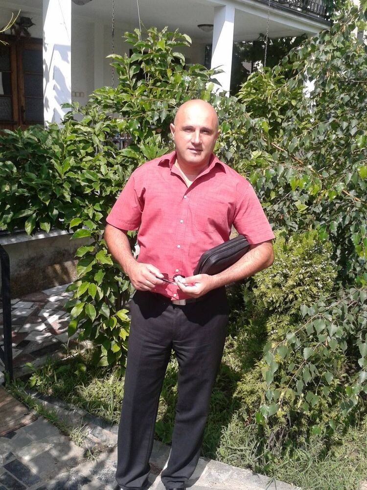  44305592  Elvano, 54 ,    