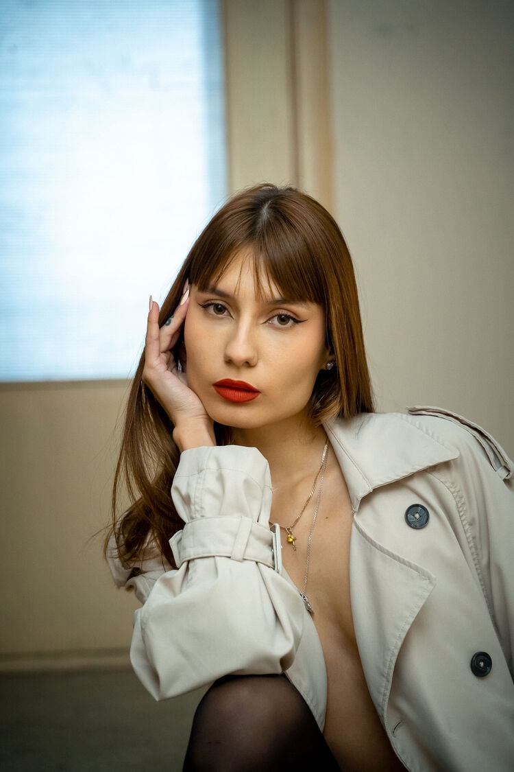  ,   Diliara, 27 ,   ,   