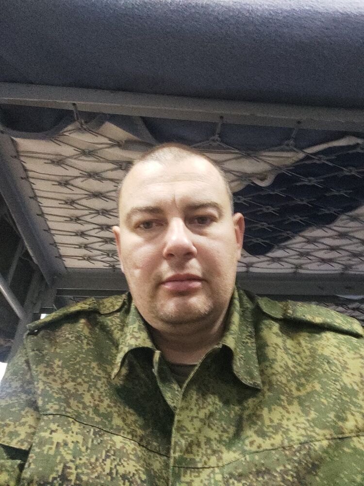  30072782  Yuriy, 40 ,    