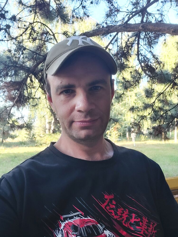  52949462  , 37 ,    