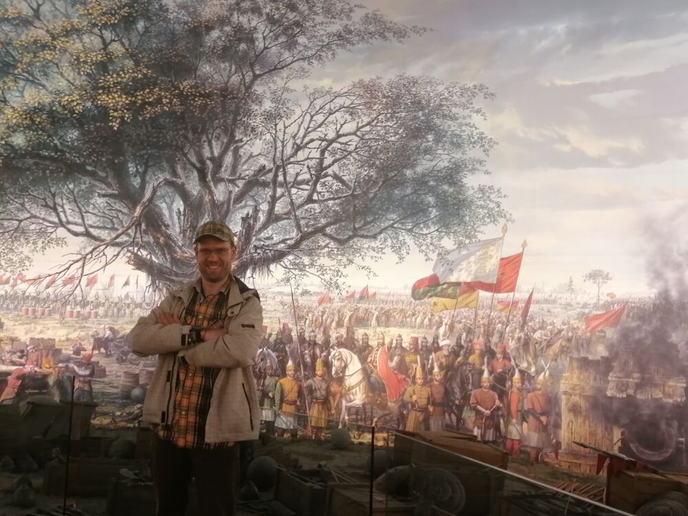  26111552  Vladimir, 35 ,    