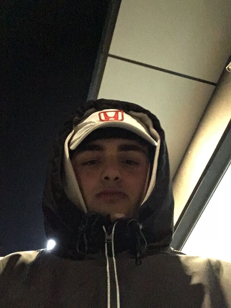 32354672  Kar, 21 ,    