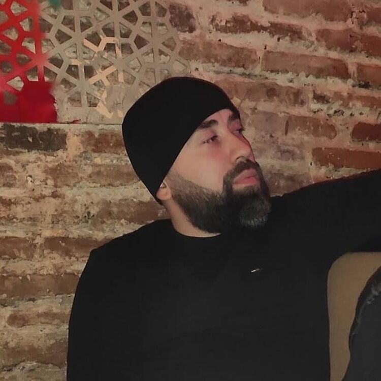  27412082  Irakli, 37 ,    