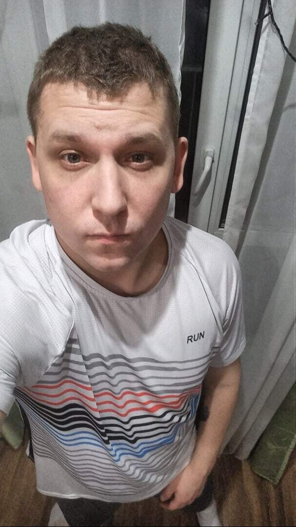  32327282  Pavel, 31 ,    