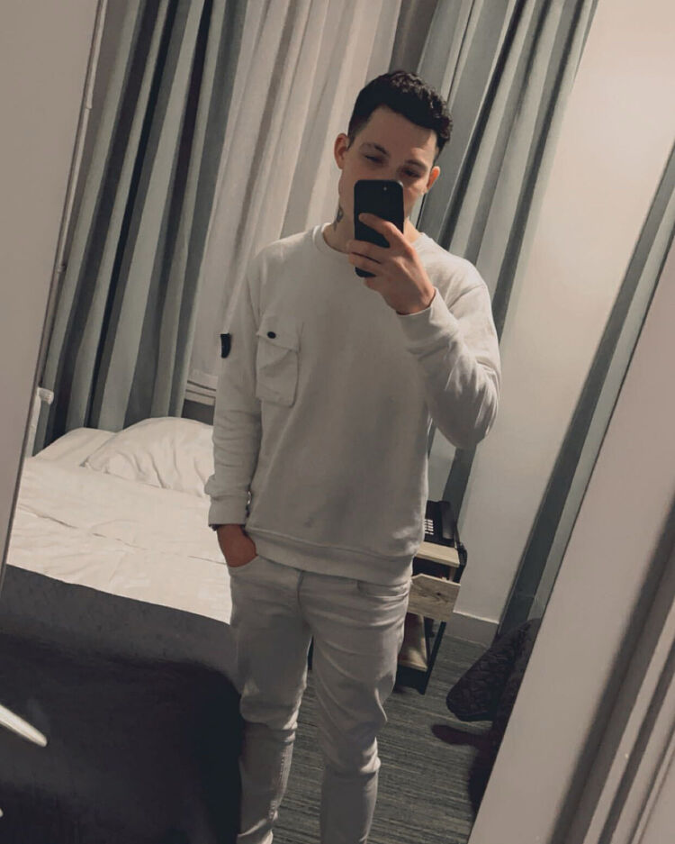  51701672  Dumitru, 24 ,    Fontenay-Sous-Bois