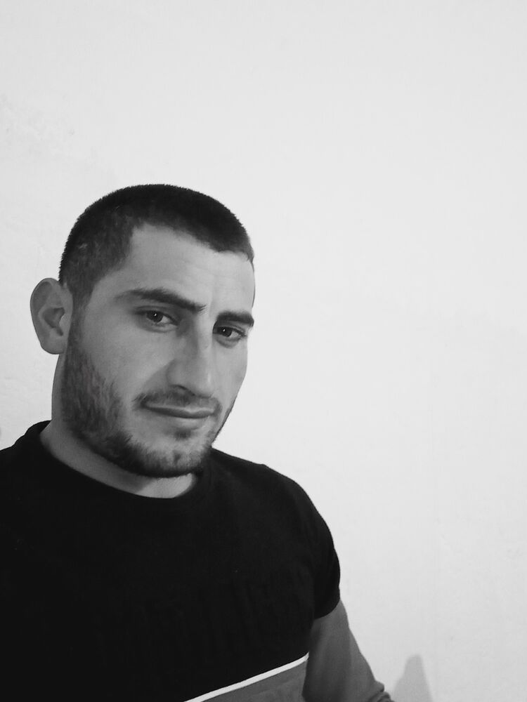  24647972  Narek, 30 ,    