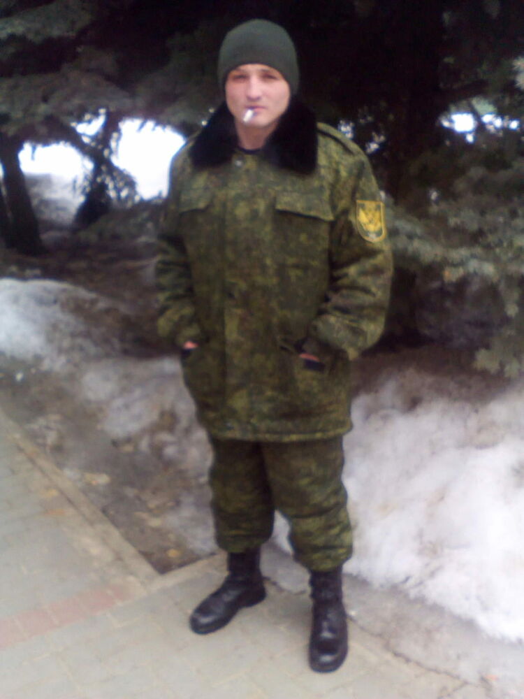  17327402  Viktor, 32 ,    