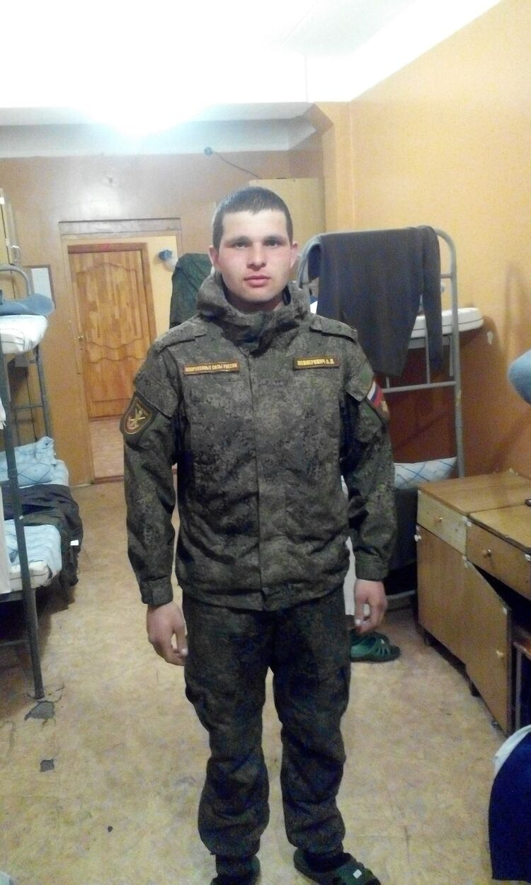  38808282  Alexander, 28 ,    