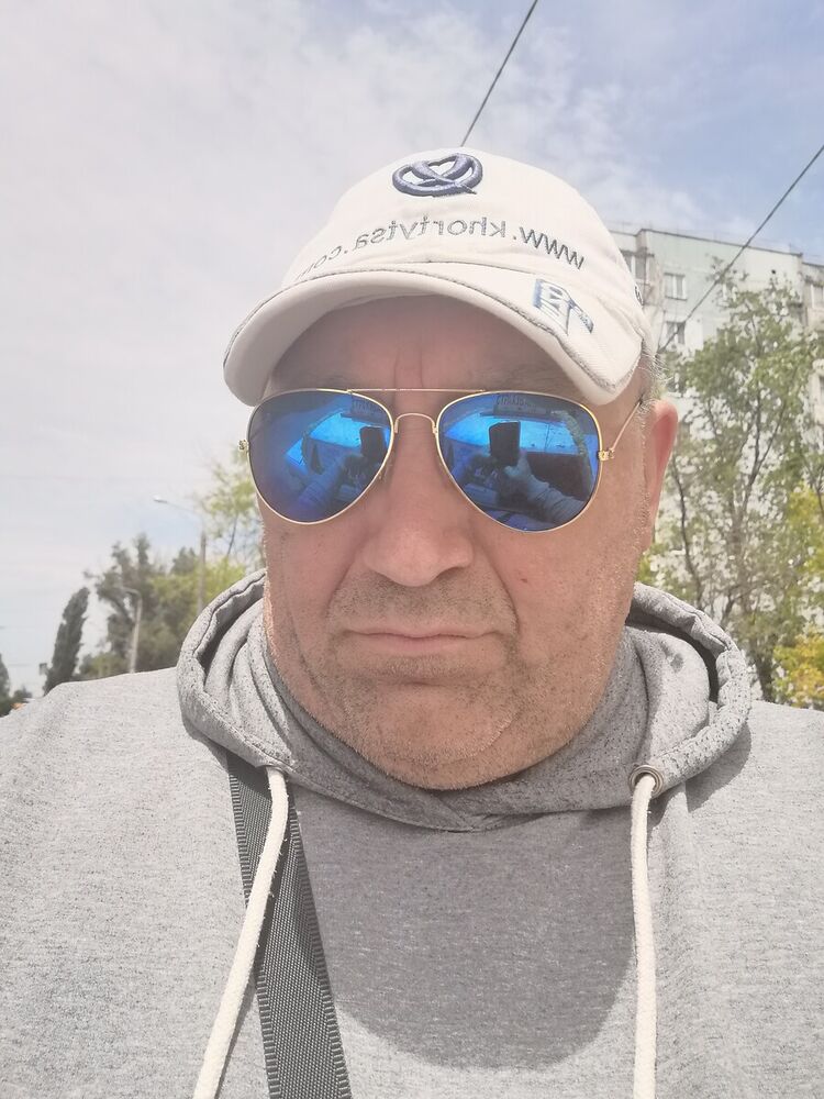  20119892  Sergei, 56 ,    