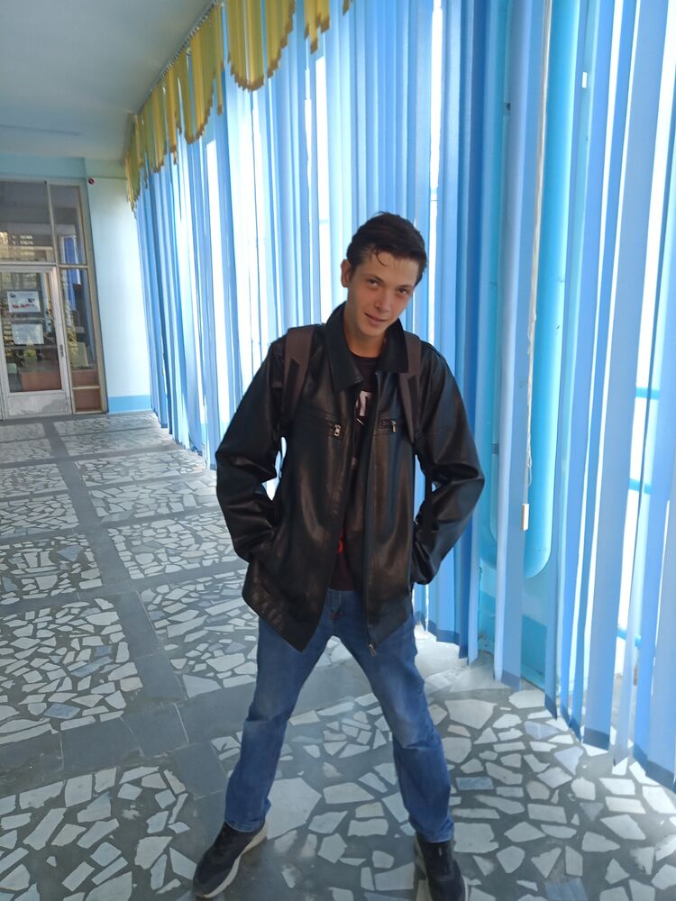  29029792  Dave Mustane, 21 ,    Novy