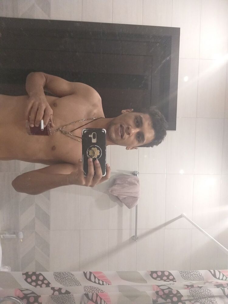  18457792  Esmail, 30 ,    