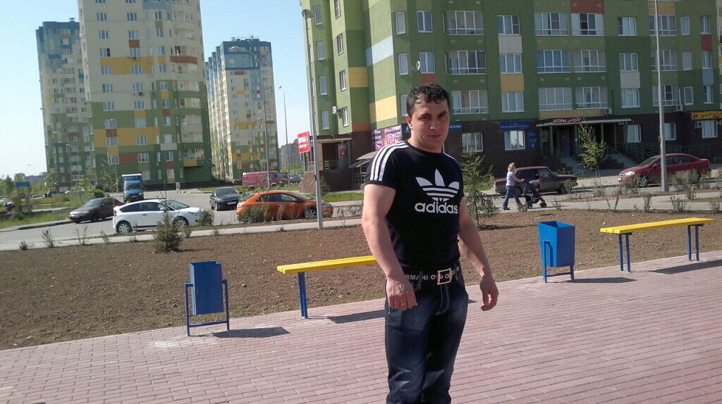  46268492  Roman, 40 ,    
