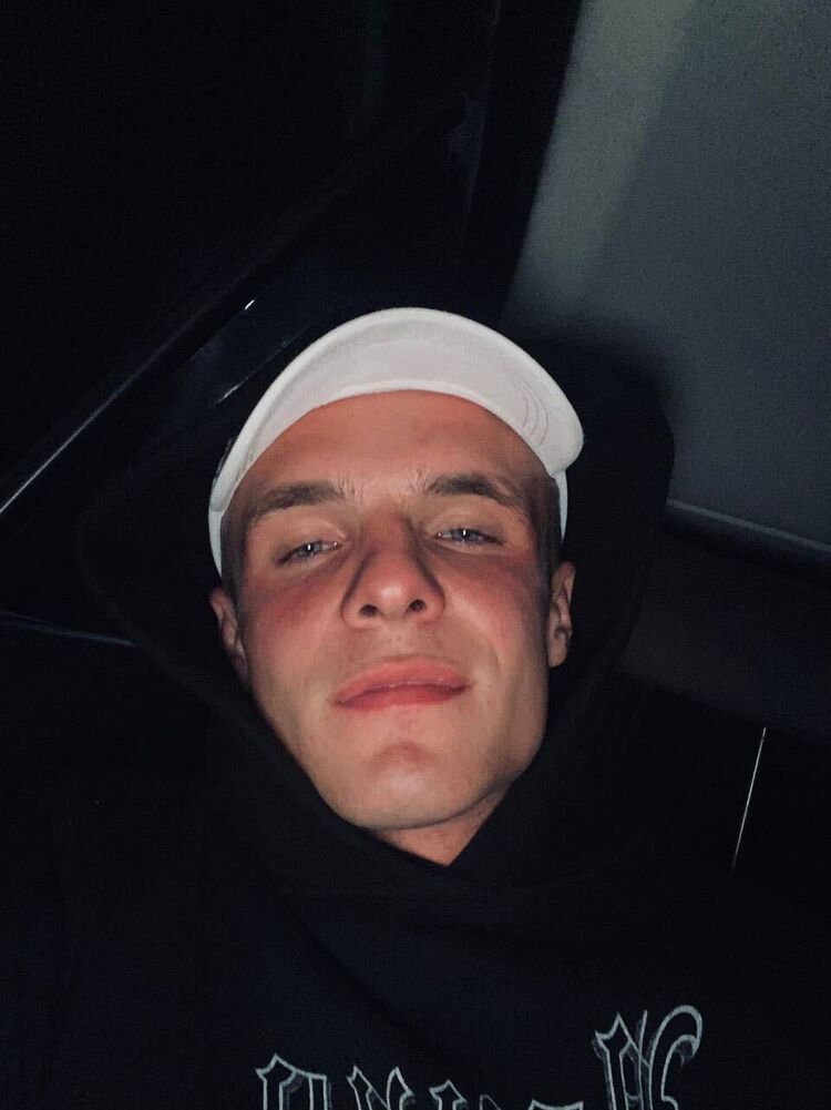  51158292  Yulian, 24 ,    