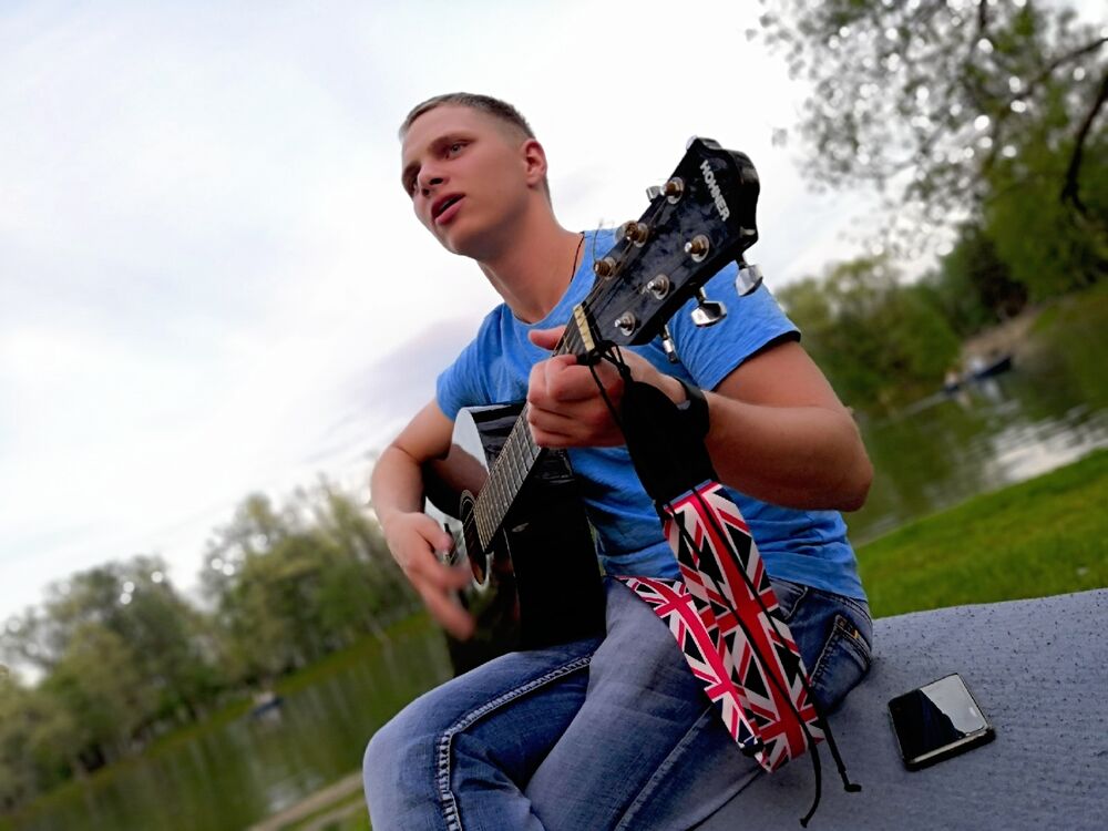  49704062  Ivan, 28 ,    -