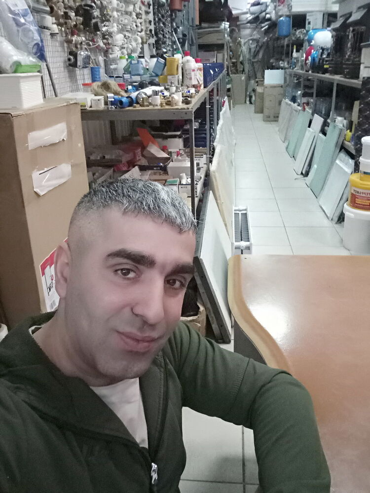  18673992  , 43 ,    