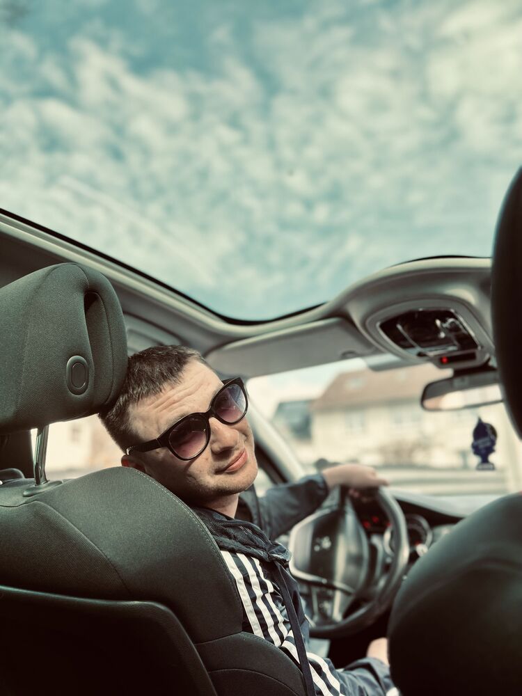  34989672  Bohdan, 25 ,    La Wantzenau