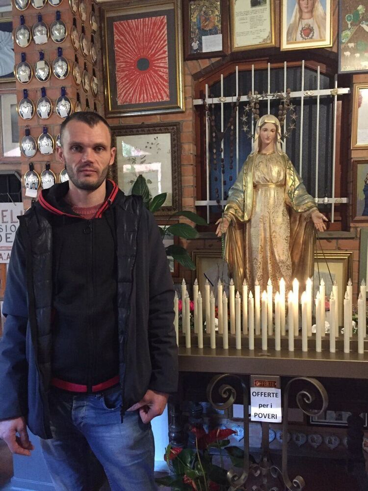  22833332  Aleksander, 42 ,    