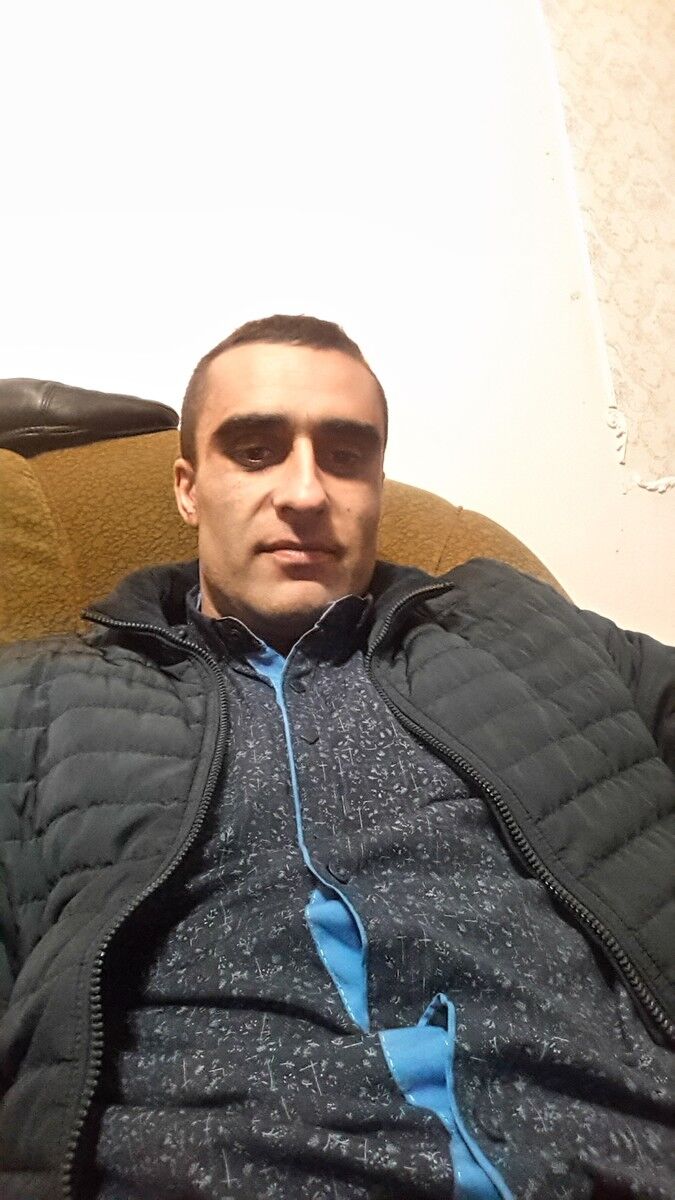  19183602  Armen, 42 ,    