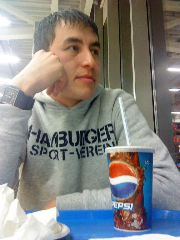  18695672  Eldorbaratov, 37 ,    