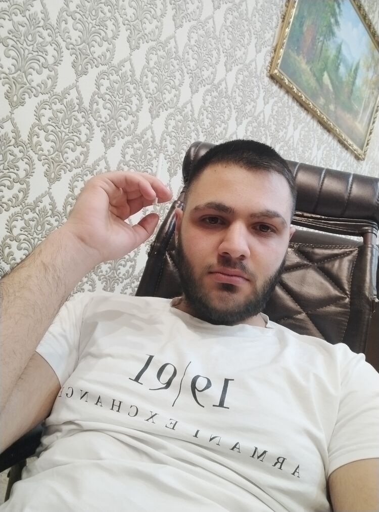  40465462  Hayk, 24 ,    