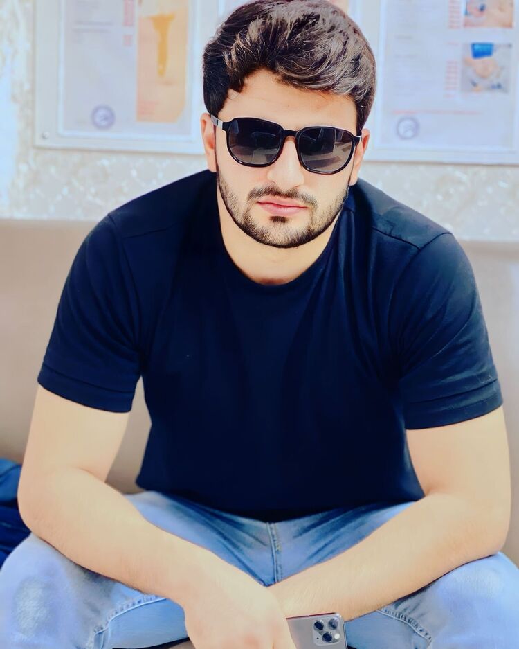  50077952  Aziz, 22 ,    