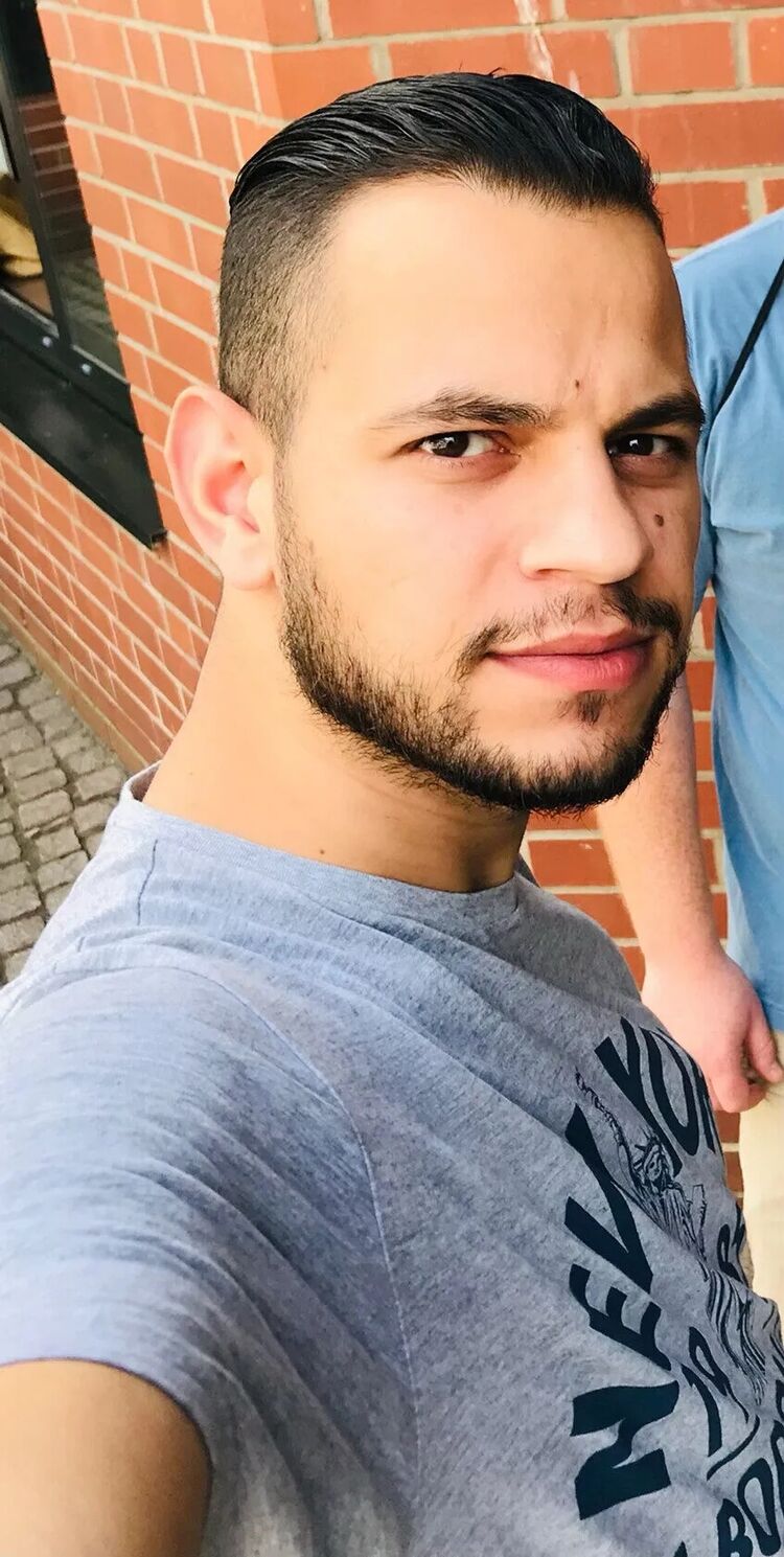  33205492  Arman, 37 ,    