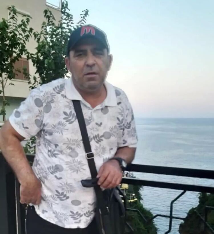  24277842  Faton, 50 ,    