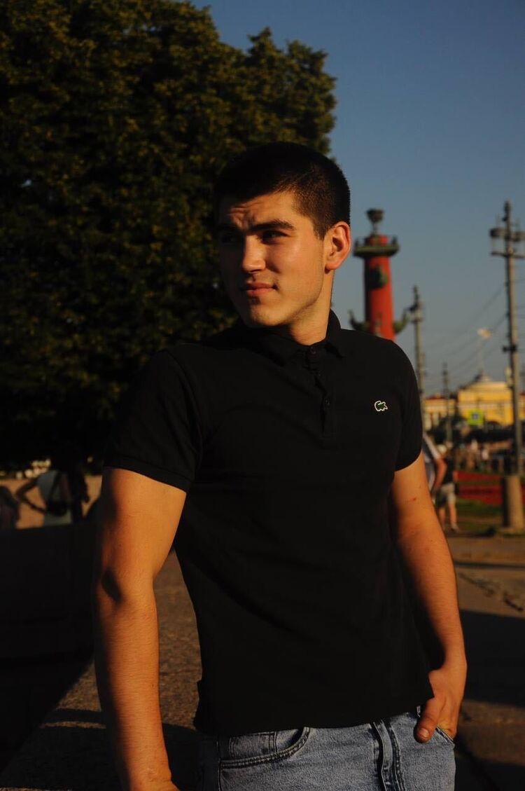  53522802  Konstantin, 21 ,    