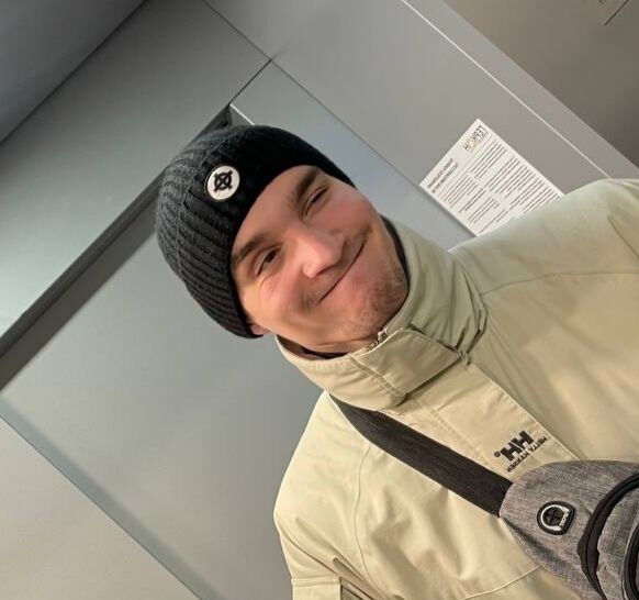  26902542  Alexander, 26 ,    -