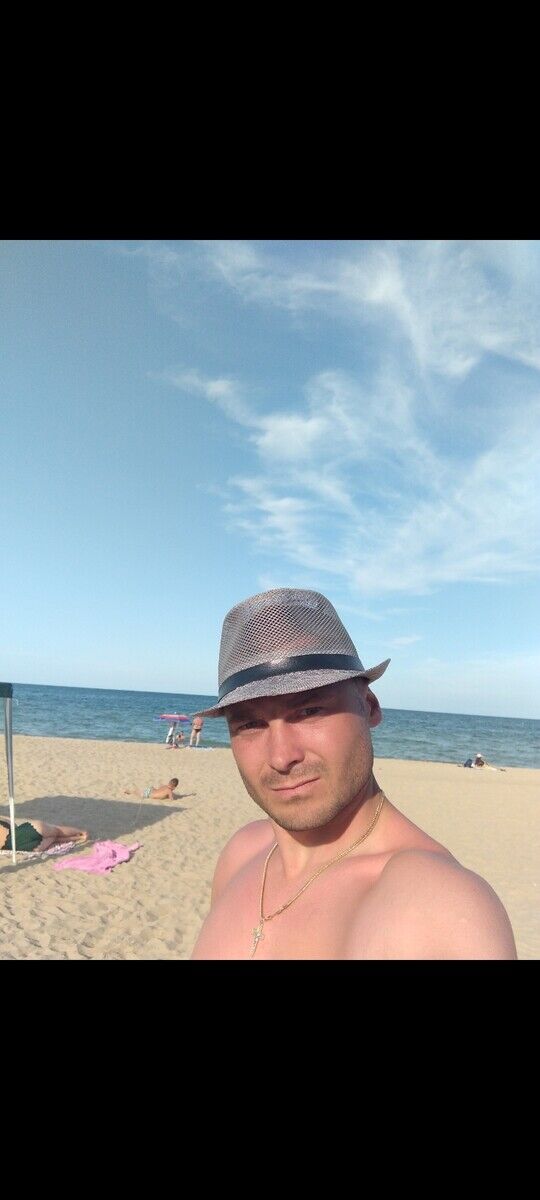  22257892  Igor, 37 ,    