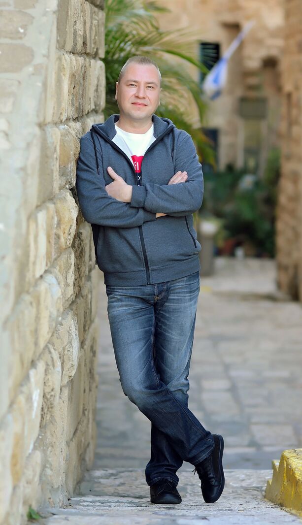  Holon,   Sergey, 44 ,   ,   , c 
