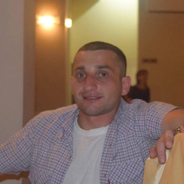  47048292  Giorgi, 38 ,    