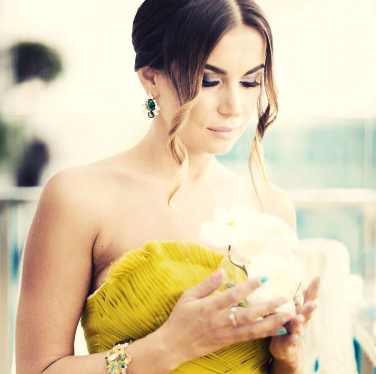  ,   Elen, 42 ,   ,   