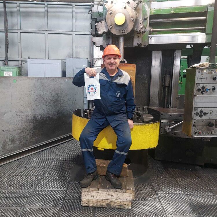  43688582  , 58 ,    