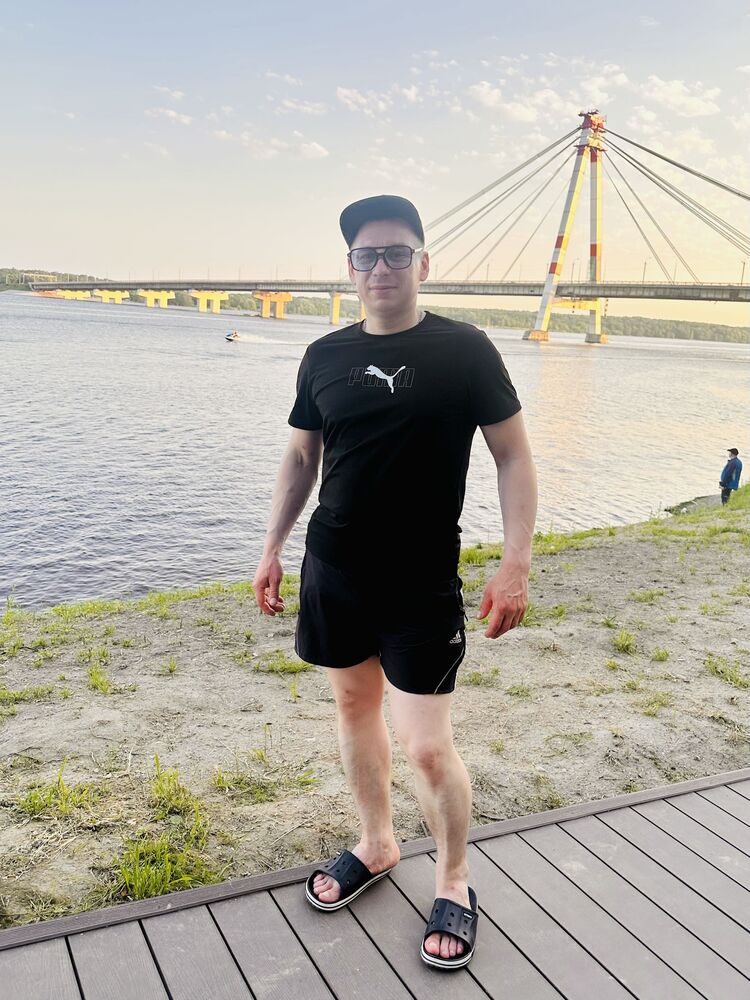  52919202  Viktor, 36 ,    