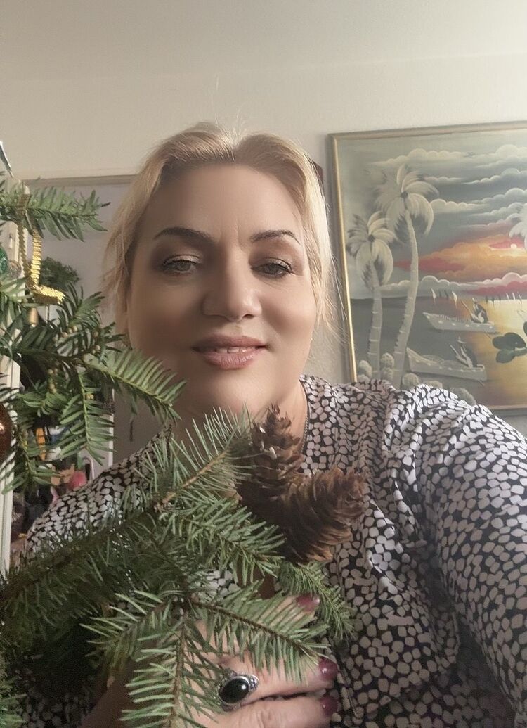  50306702  Tetiana, 50 ,    