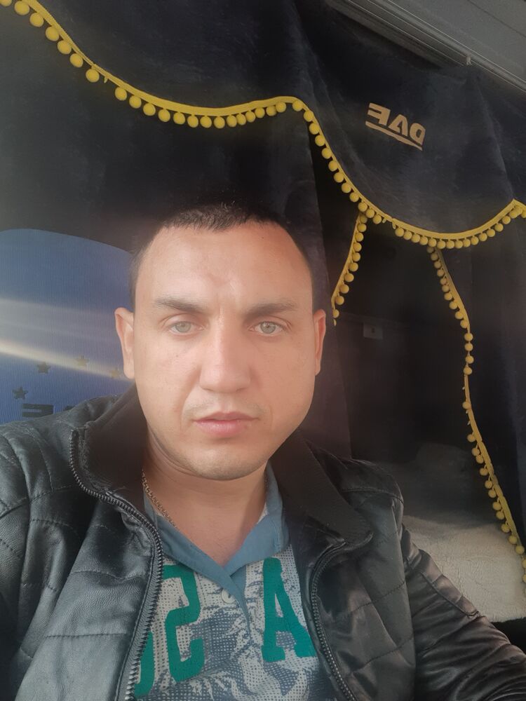  38959322  Sergei, 31 ,    