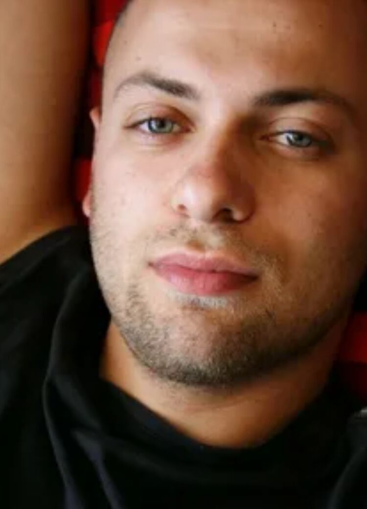  38251042  , 33 ,    -