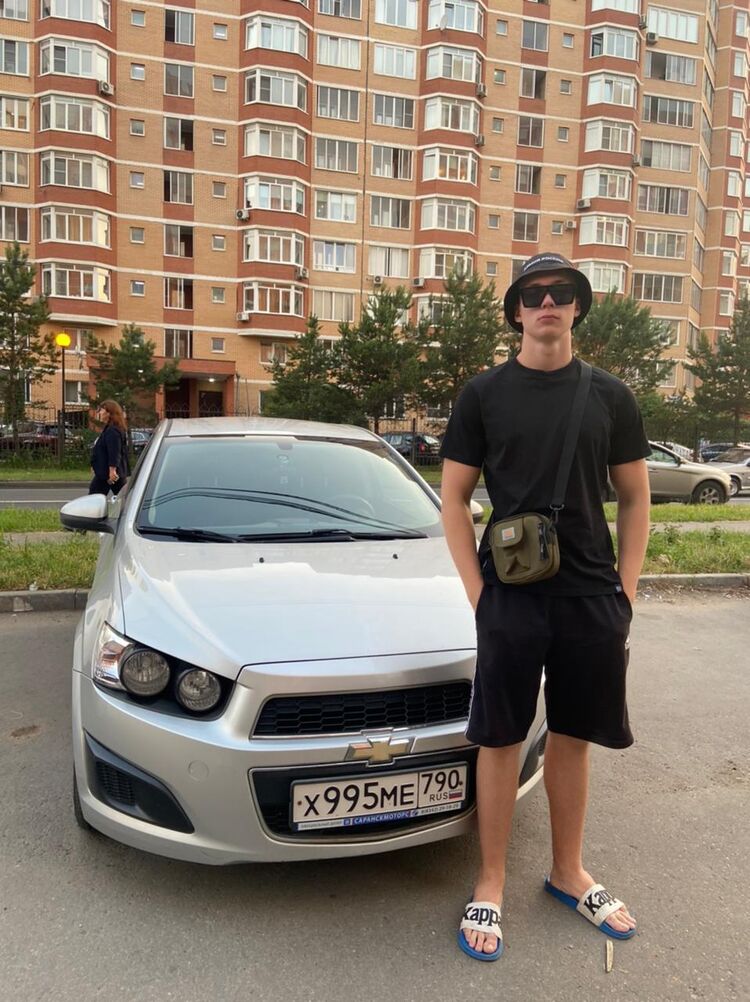  ,   Artem, 21 ,   ,   , c , 