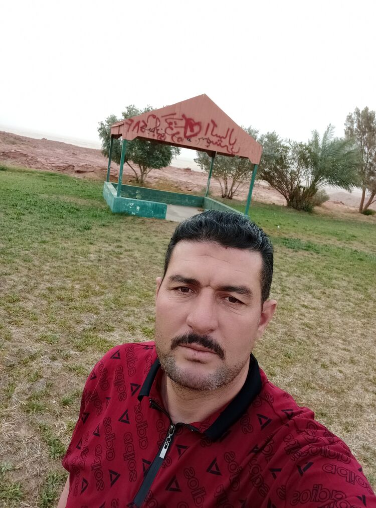  37406072  Mohamad, 45 ,    