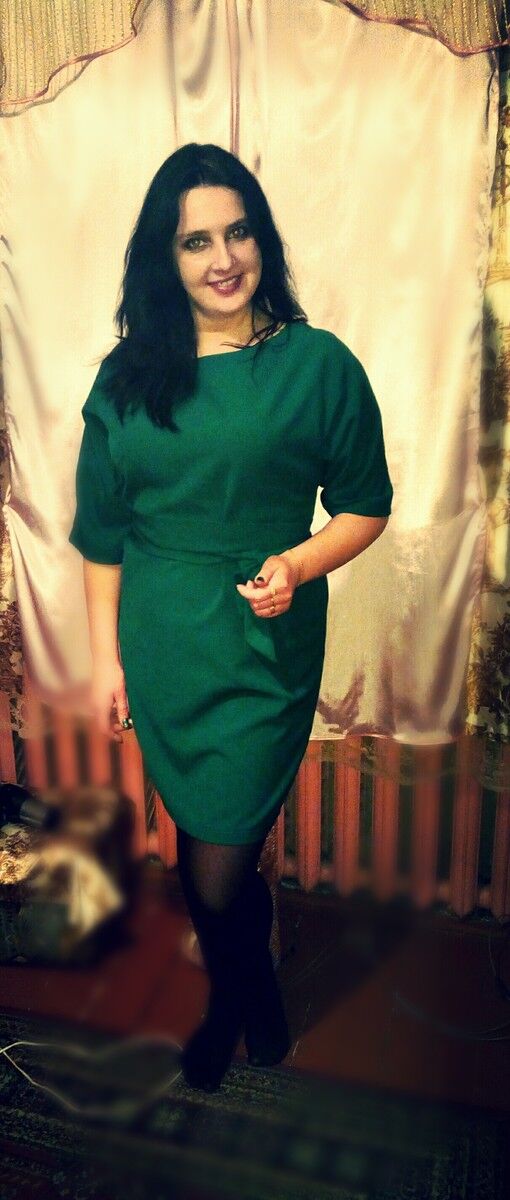  ,   Elena, 32 ,  