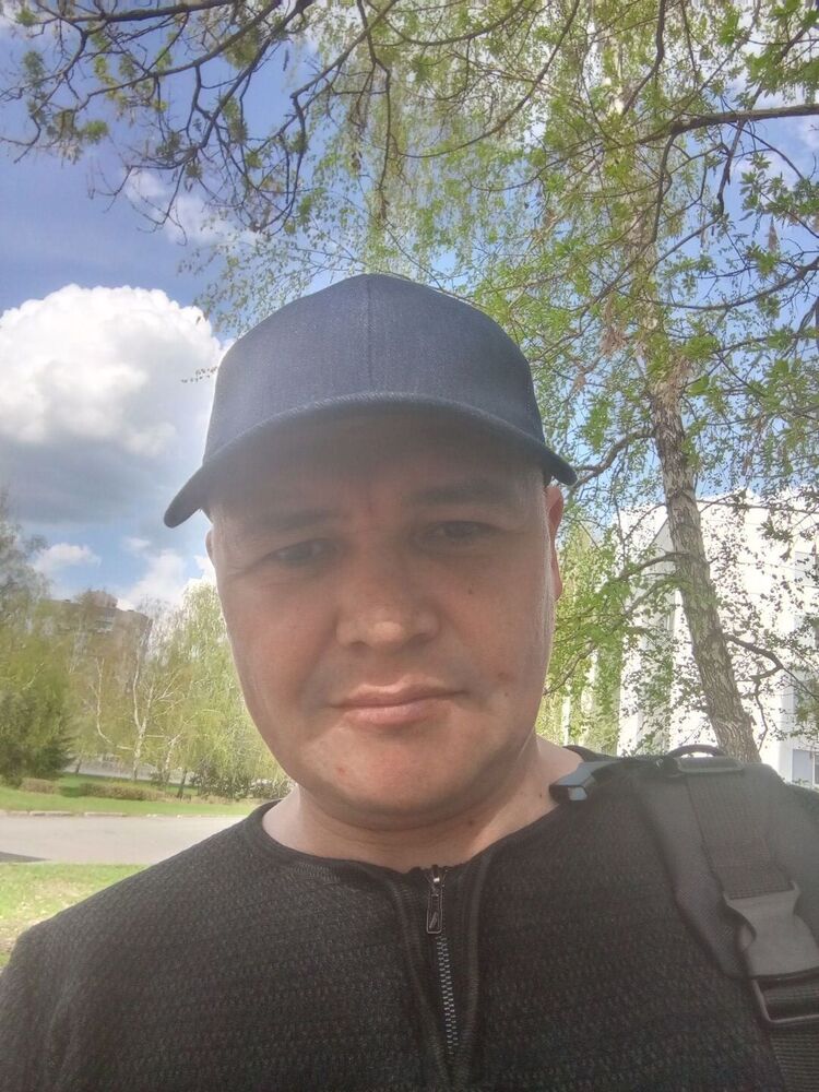  42910032  Ruslan, 44 ,     