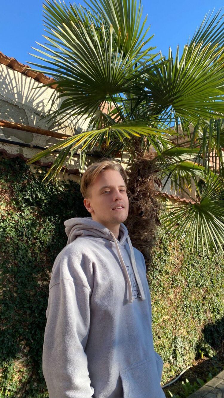  27354122  Stepan, 25 ,    