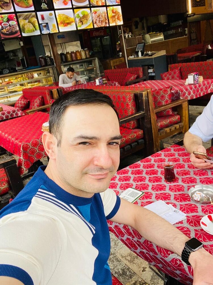  44263752  Niko, 40 ,    