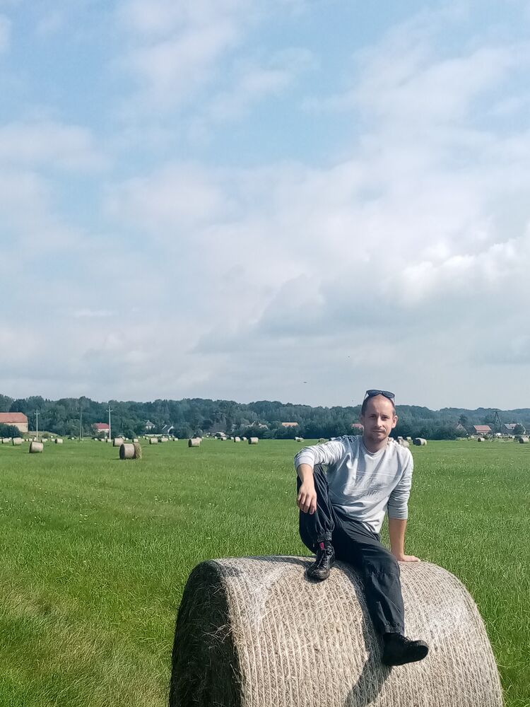  24103922  , 35 ,    