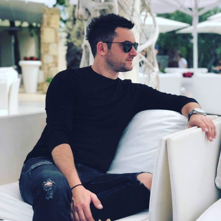  ,   Leo, 37 ,   ,   , c 