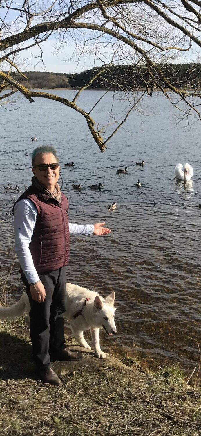  54381492  Akif, 55 ,    